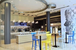 Desayuno a la carta (USD 20.00 por persona)