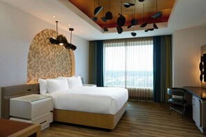 Pillowtop beds, in-room safe, desk, soundproofing