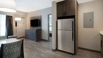Suite, 2 Bedrooms | Private kitchen