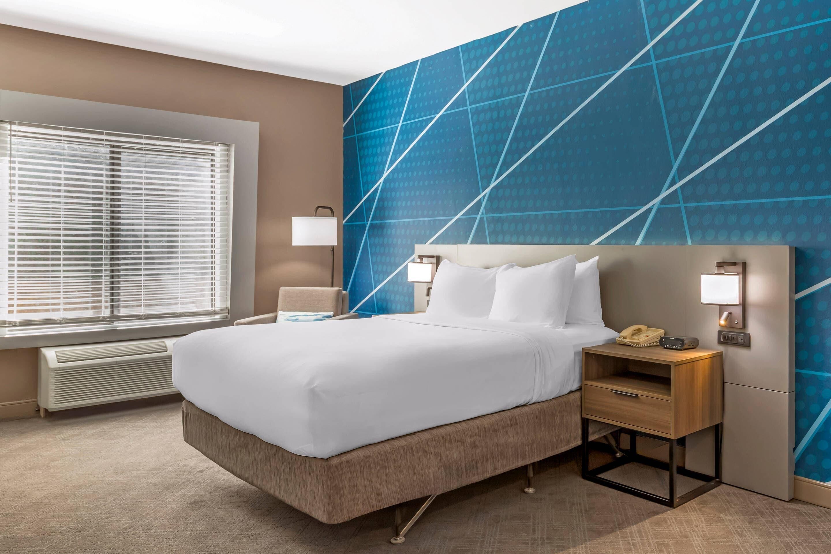 Standard Room, 1 Queen Bed, Non Smoking | Desk, blackout curtains, iron/ironing board, cots/infant beds