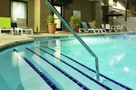 Outdoor pool, pool umbrellas, pool loungers. Hampton Inn Suites Jacksonville Airport