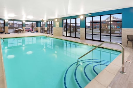 Indoor pool. Hampton Inn Middletown