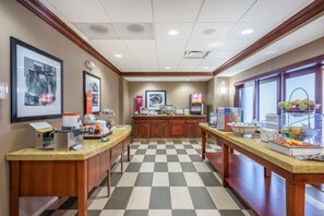 20 restaurants; breakfast, lunch, dinner and brunch served  - Hampton Inn Middletown (Middletown)