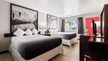 Kamer, 2 queensize bedden, niet-roken | Pillowtop-bedden, een bureau, gratis wifi, beddengoed