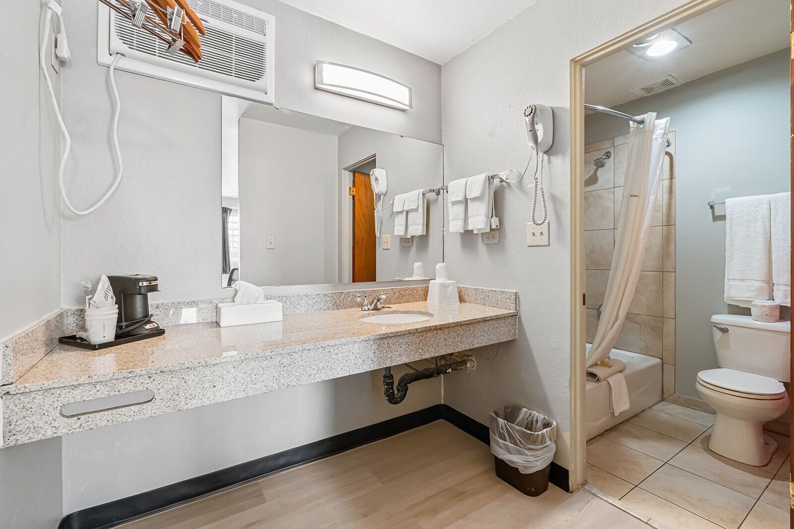 Combined shower/bathtub, free toiletries, hair dryer, towels