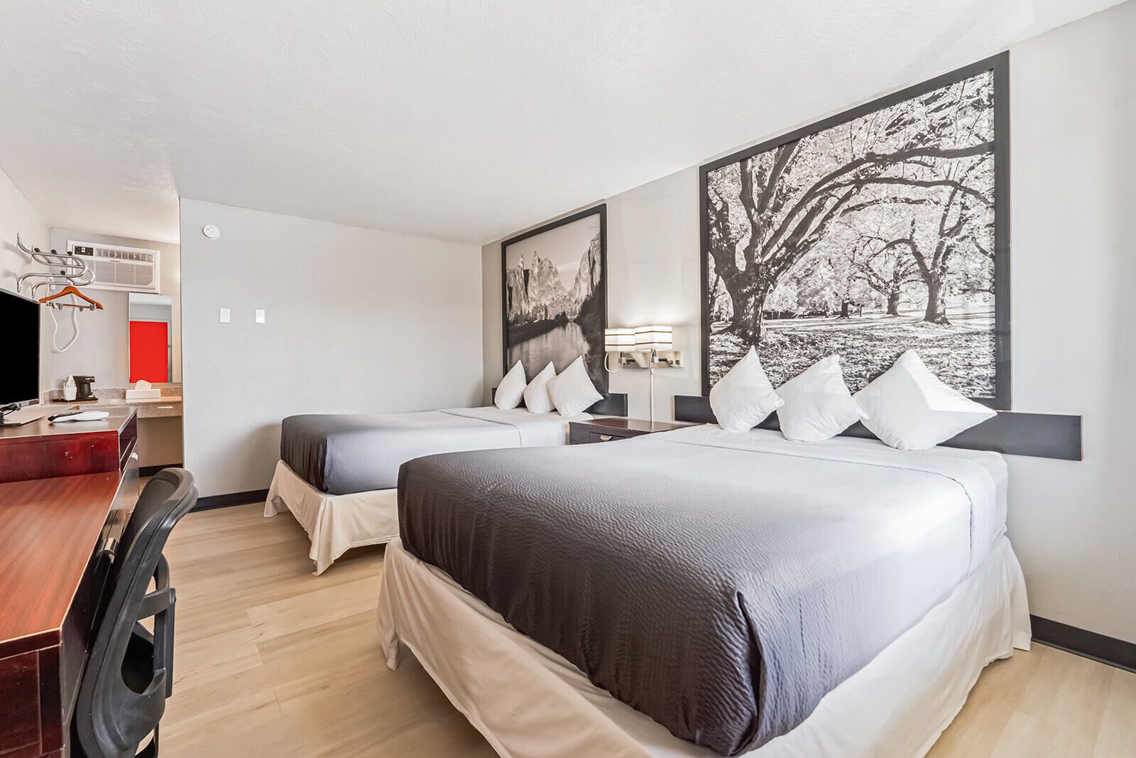 Habitación, 2 camas Queen size, para no fumadores | Camas con pillow-top, escritorio, wifi gratis y ropa de cama 