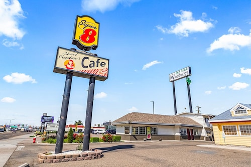 Super 8 by Wyndham Ontario