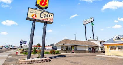 Super 8 by Wyndham Ontario