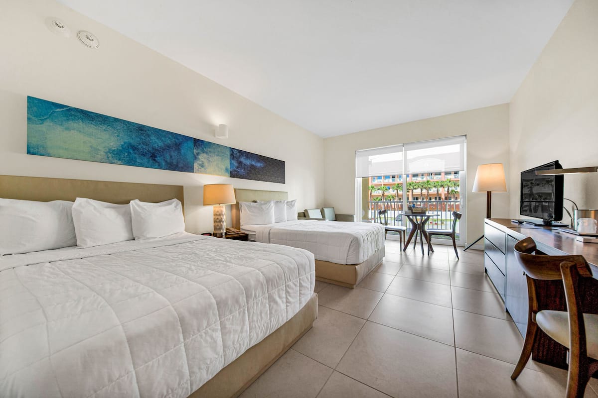 Ropa de cama de alta calidad y minibar