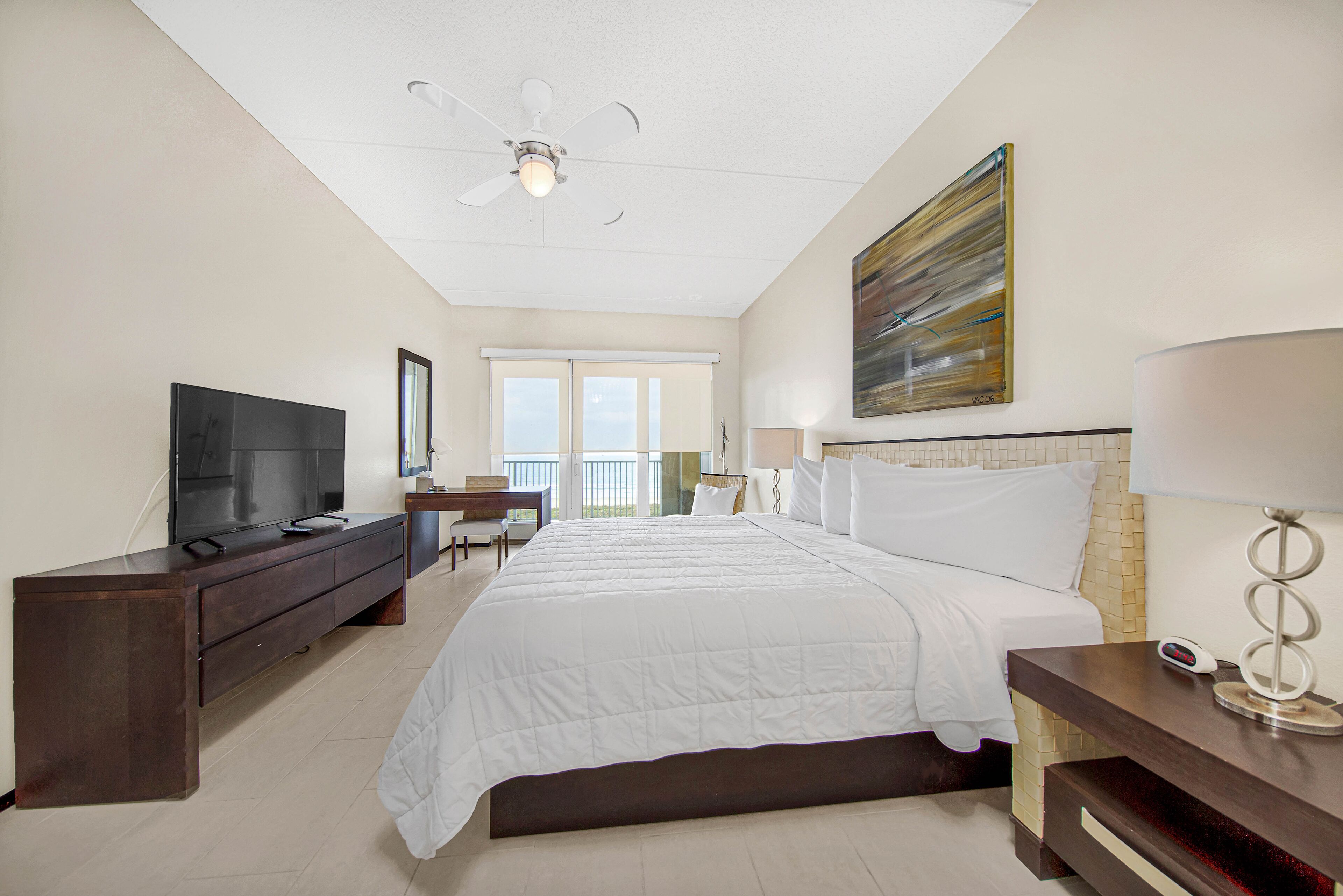 Ropa de cama de alta calidad, minibar, caja fuerte