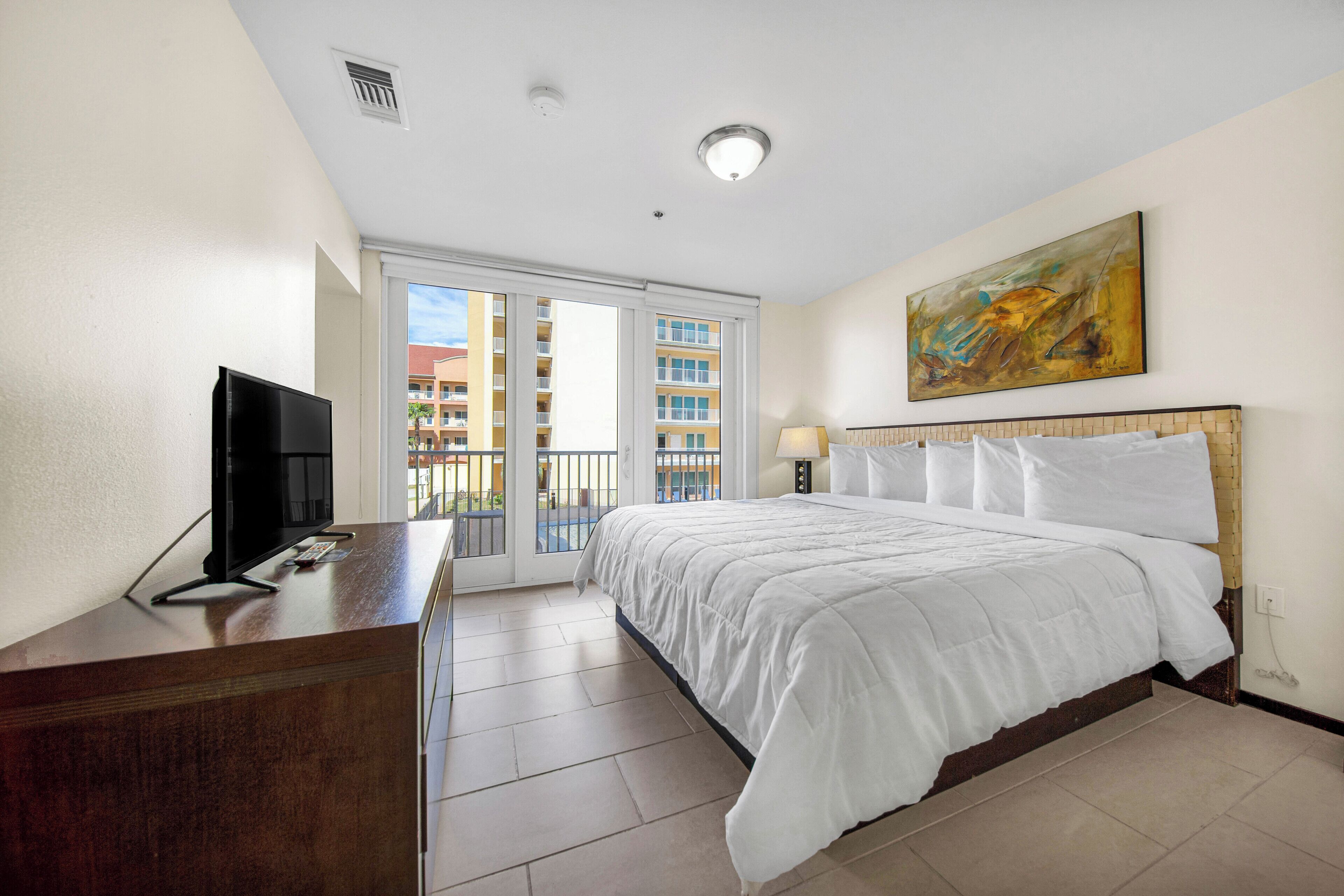 Ropa de cama de alta calidad y minibar 