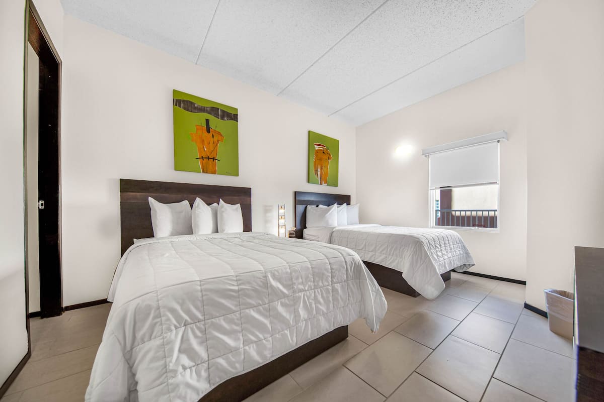 Ropa de cama de alta calidad y minibar