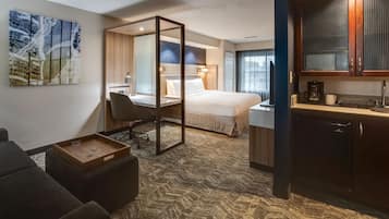 Suite, 1 cama King size y sofá cama, para no fumadores | Ropa de cama de alta calidad y escritorio