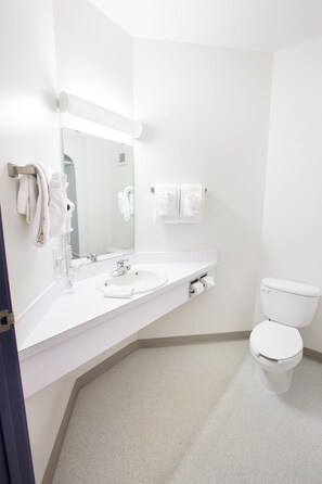 淋浴/盆浴组合、免费洗浴用品、毛巾