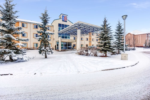 Motel 6 Red Deer, AB