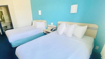 Escritorio, wifi gratis y ropa de cama