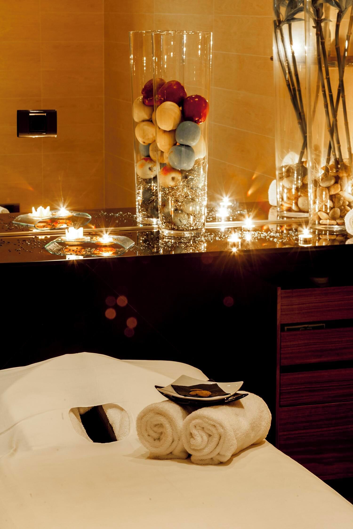 Sauna, Turkish bath/hammam, body treatments, facials