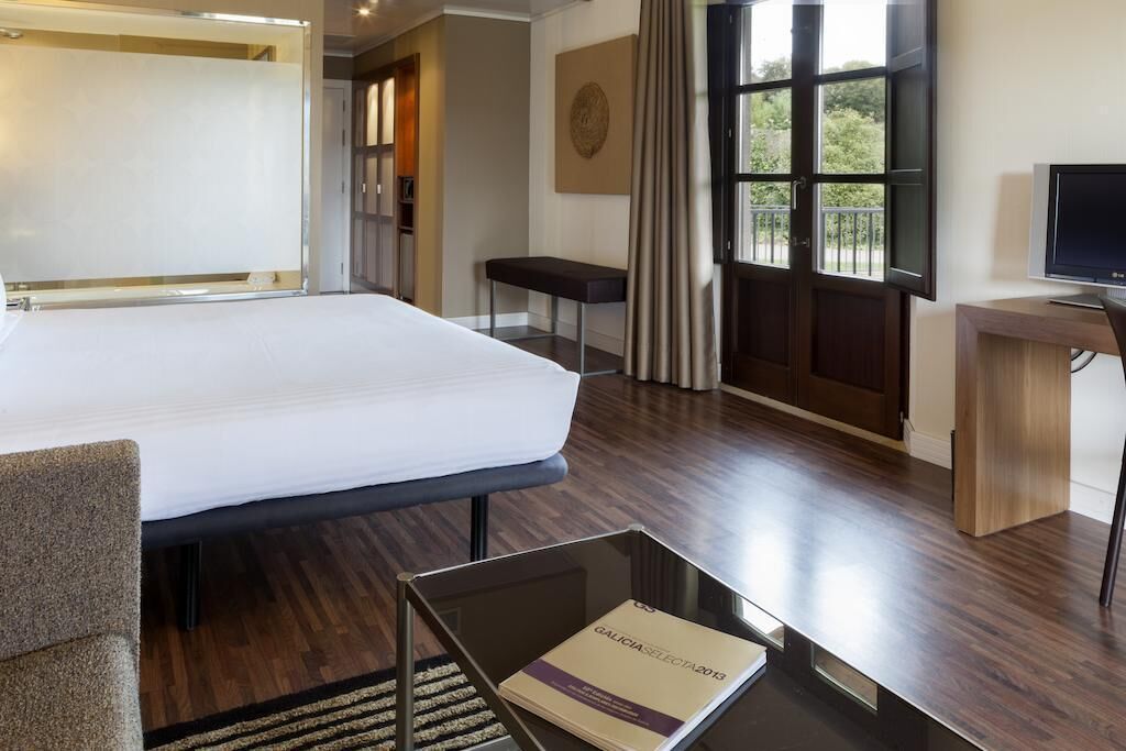 Minibar, in-room safe, desk, soundproofing