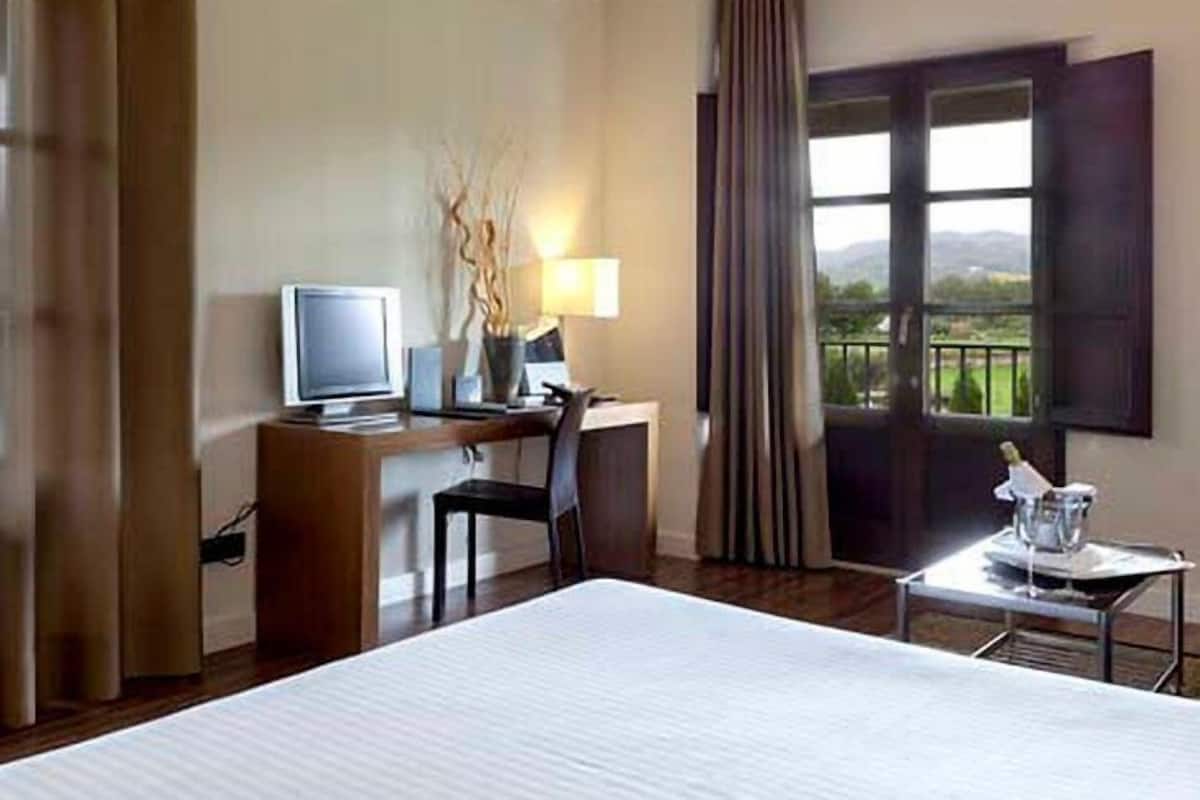 Minibar, in-room safe, desk, soundproofing