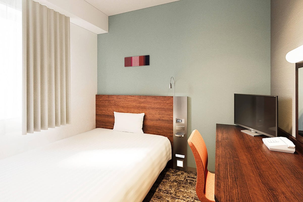 Literie de qualité supérieure, bureau, rideaux occultants