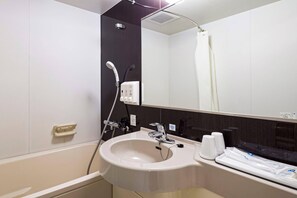 Combined shower/bathtub, deep-soaking bathtub, hair dryer, slippers - Comfort Hotel Sendai East (Sendai)