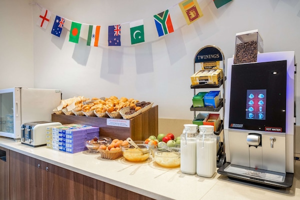 Desayuno continental (GBP 12.50 por persona)