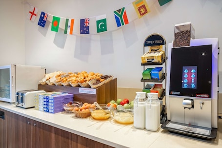 Desayuno continental diario (GBP 12.50 por persona)