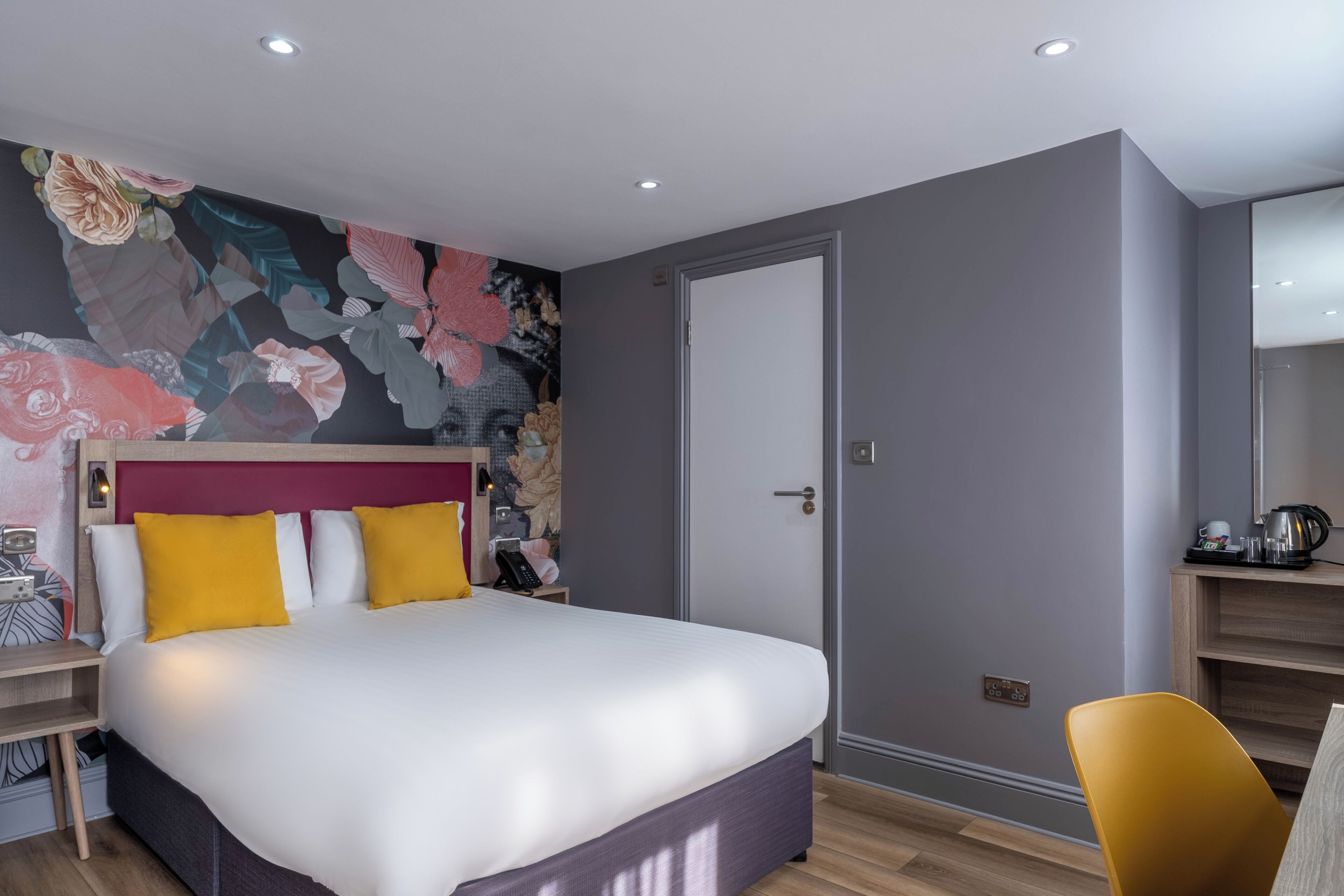 Habitación estándar, 1 cama doble, no fumadores | Caja fuerte, escritorio, tabla de planchar con plancha