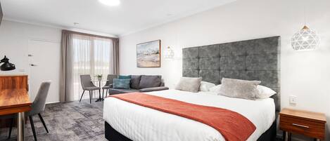 King Studio | Pillowtop beds, minibar, soundproofing, iron/ironing board