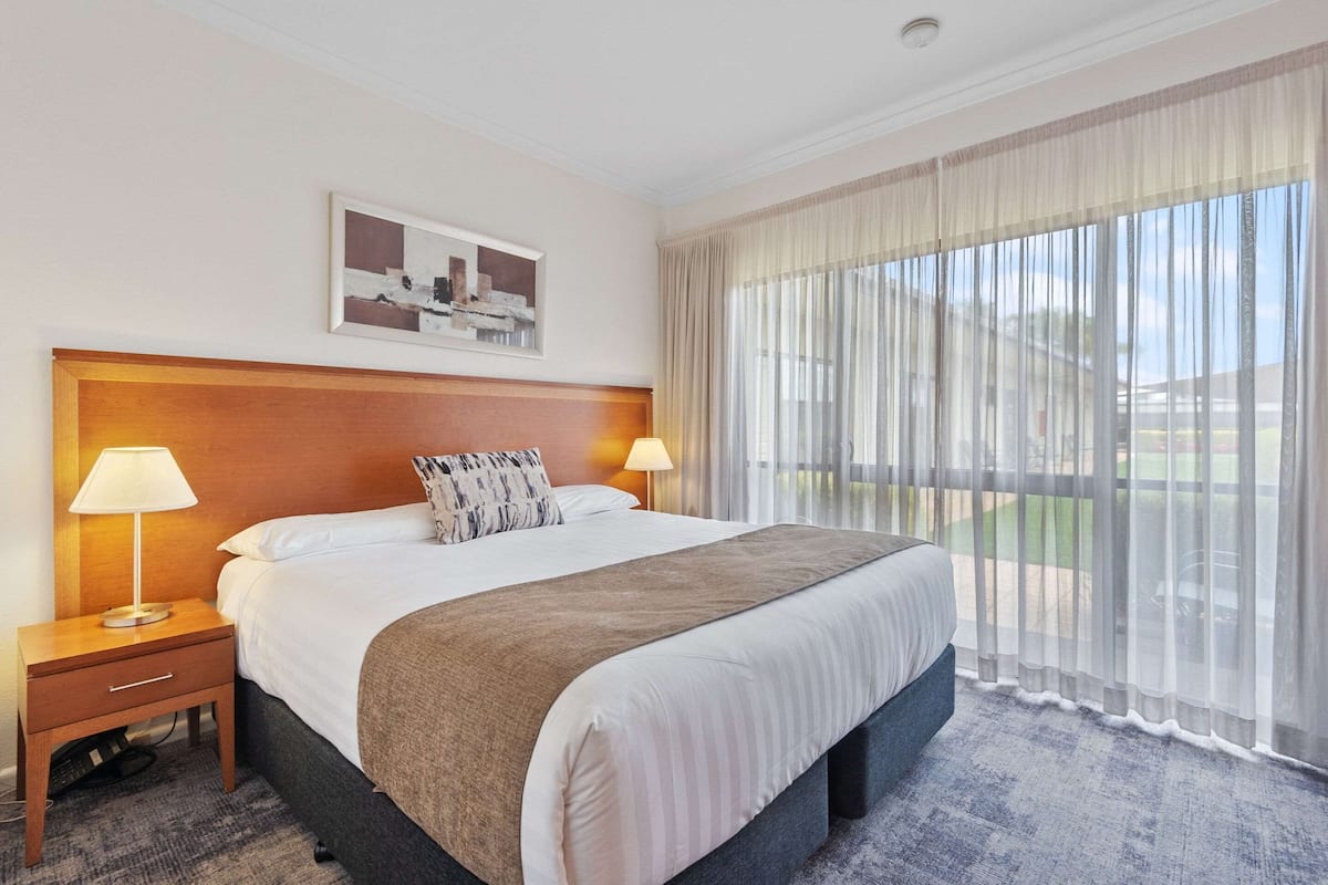 Minibar, soundproofing, iron/ironing board, free WiFi