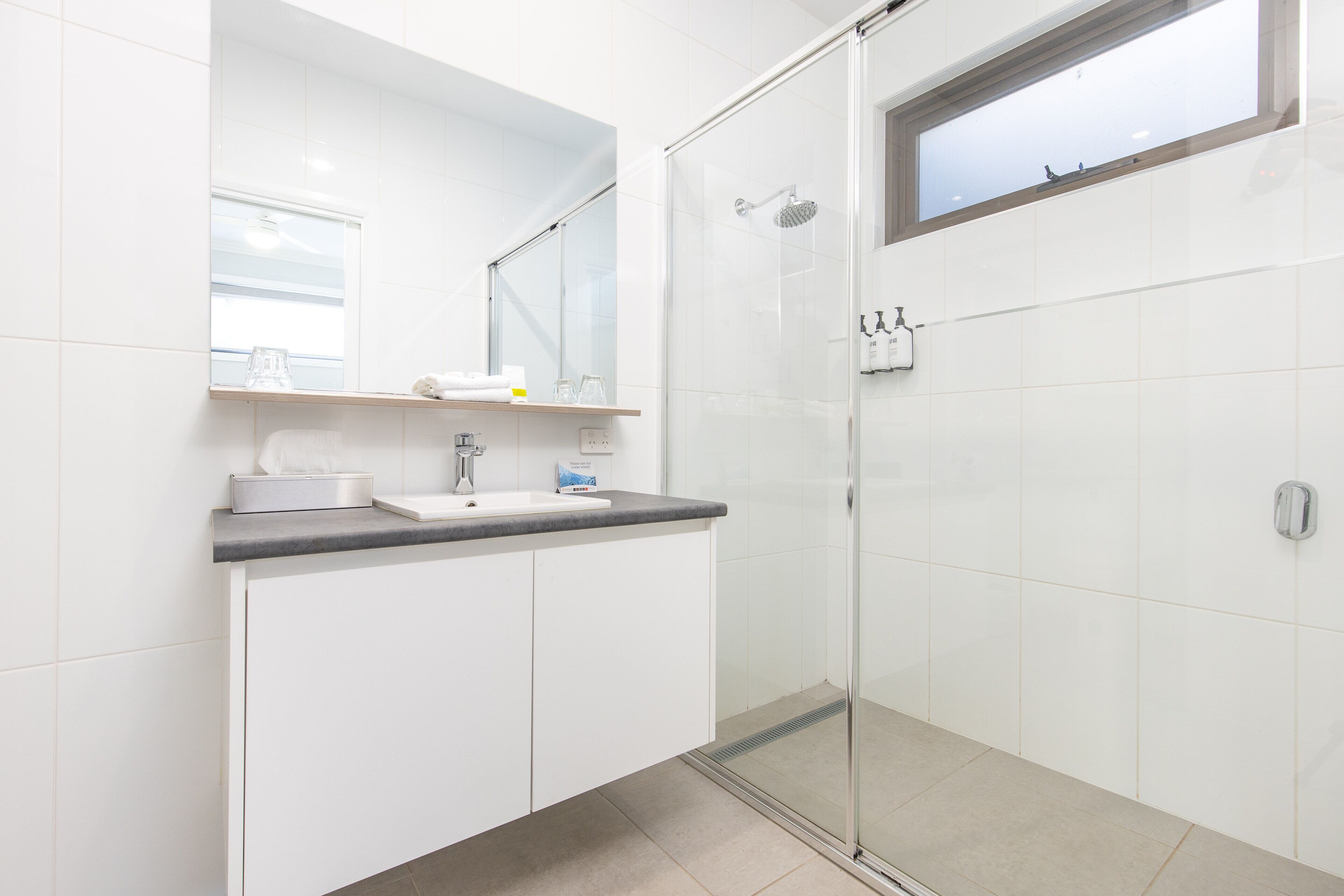 Superior King | Bathroom