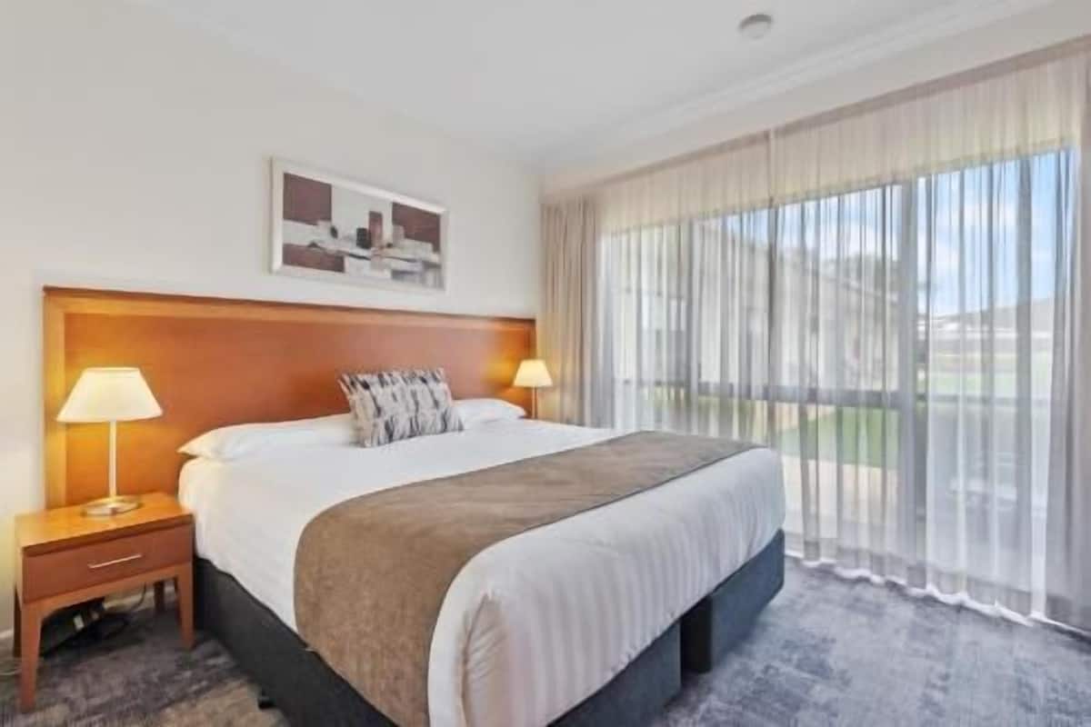 Minibar, soundproofing, iron/ironing board, free WiFi