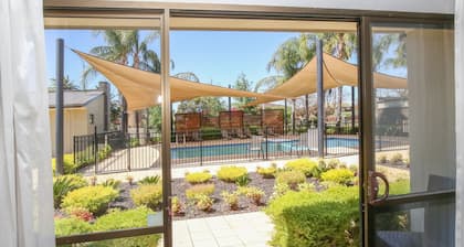 Comfort Inn Deakin Palms