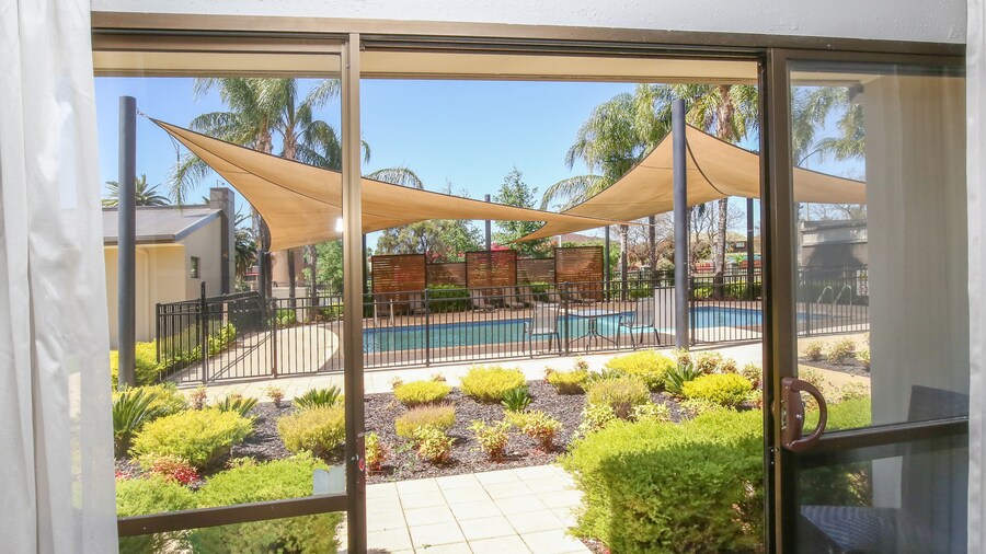 Comfort Inn Deakin Palms