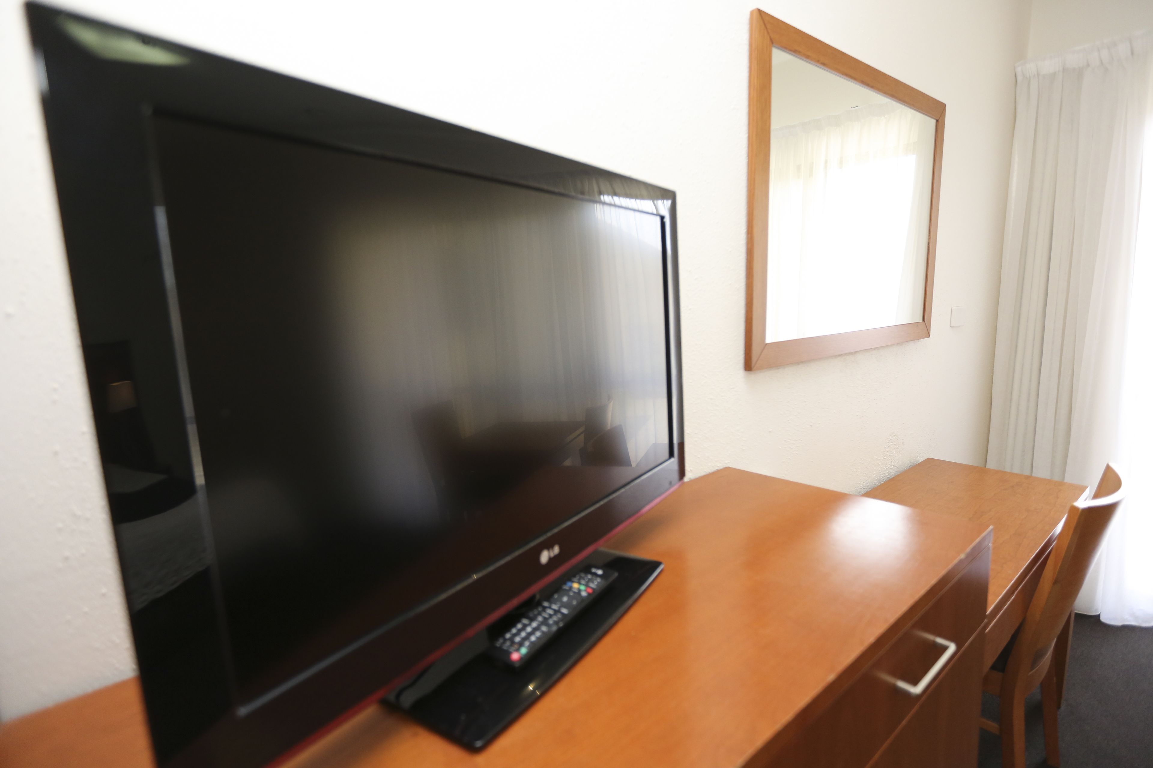 deluxe room | minibar, soundproofing, iron/ironing board, free wifi