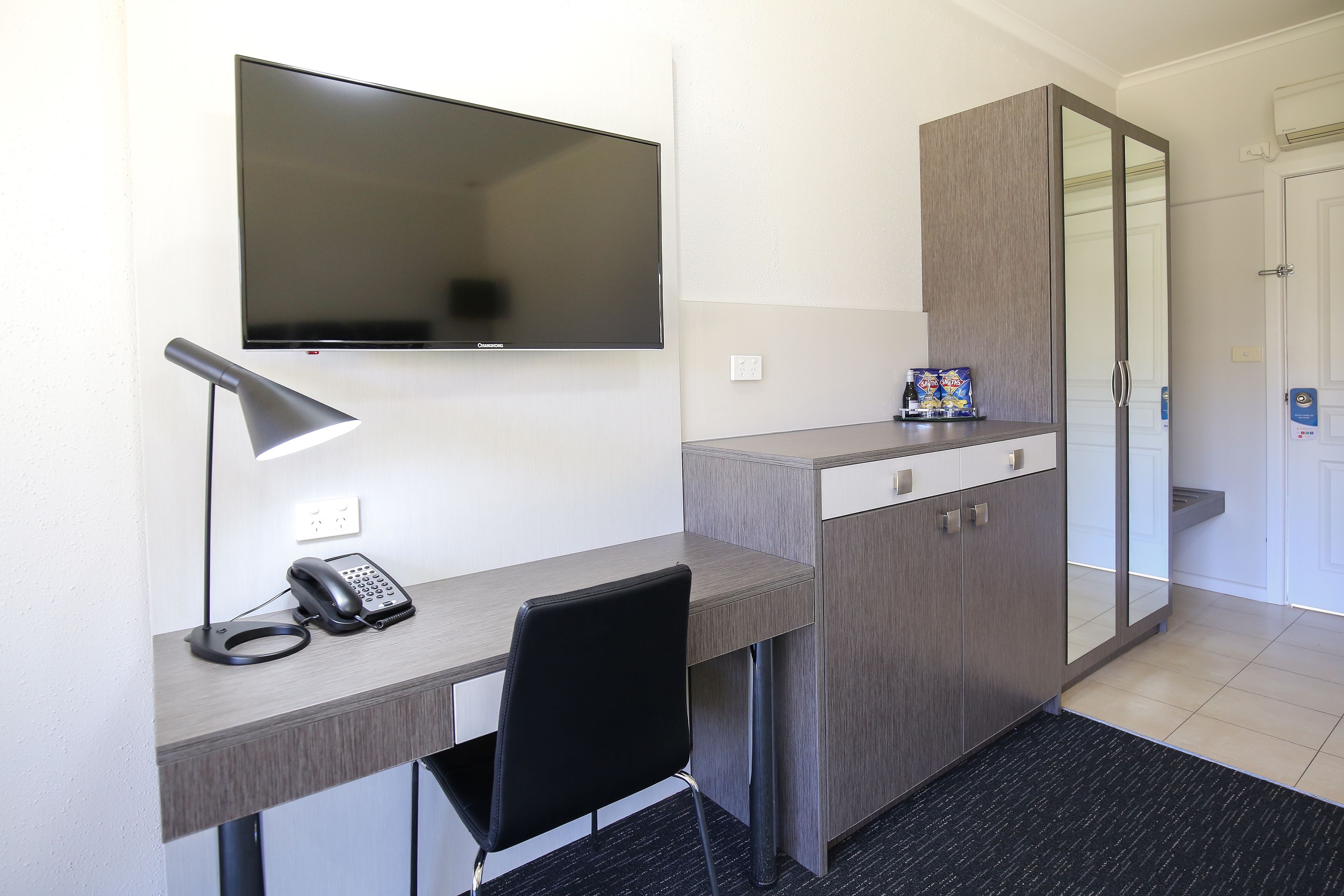 king executive room | minibar, soundproofing, iron/ironing board, free wifi