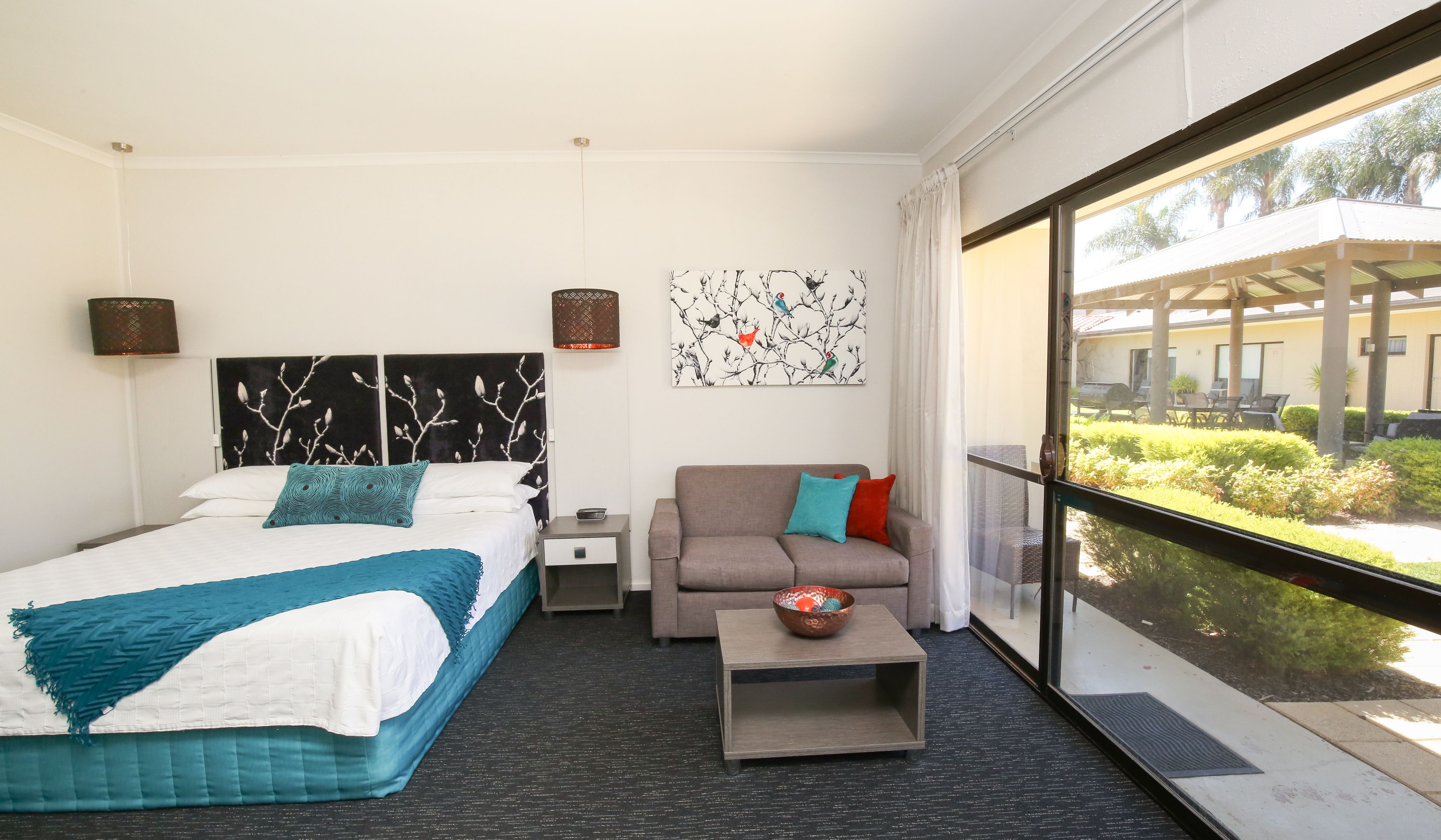 king executive room | living area