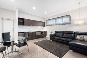 One Bedroom Apartment | Minibar, soundproofing, iron/ironing board, free WiFi