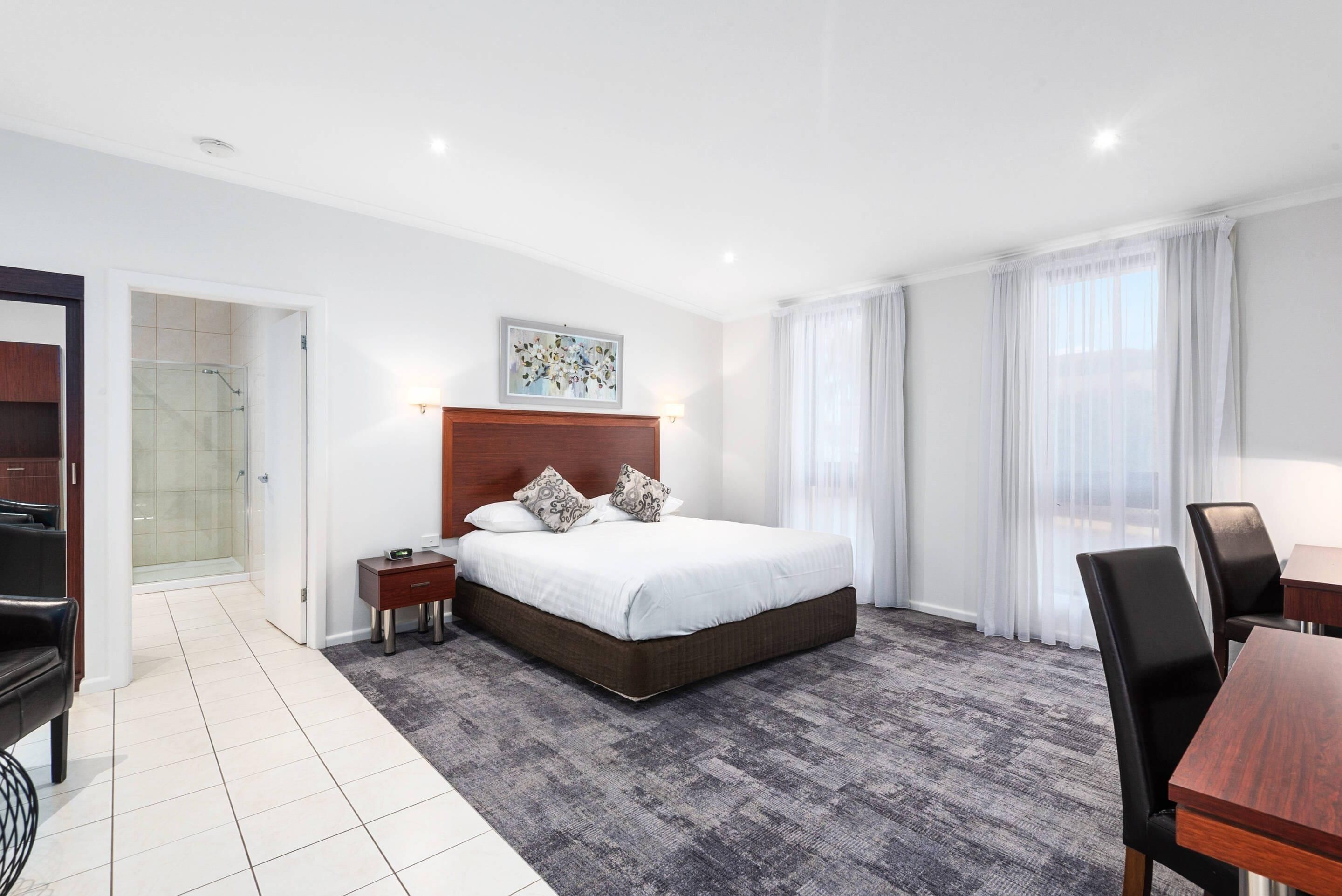 King Executive Room | Minibar, soundproofing, iron/ironing board, free WiFi