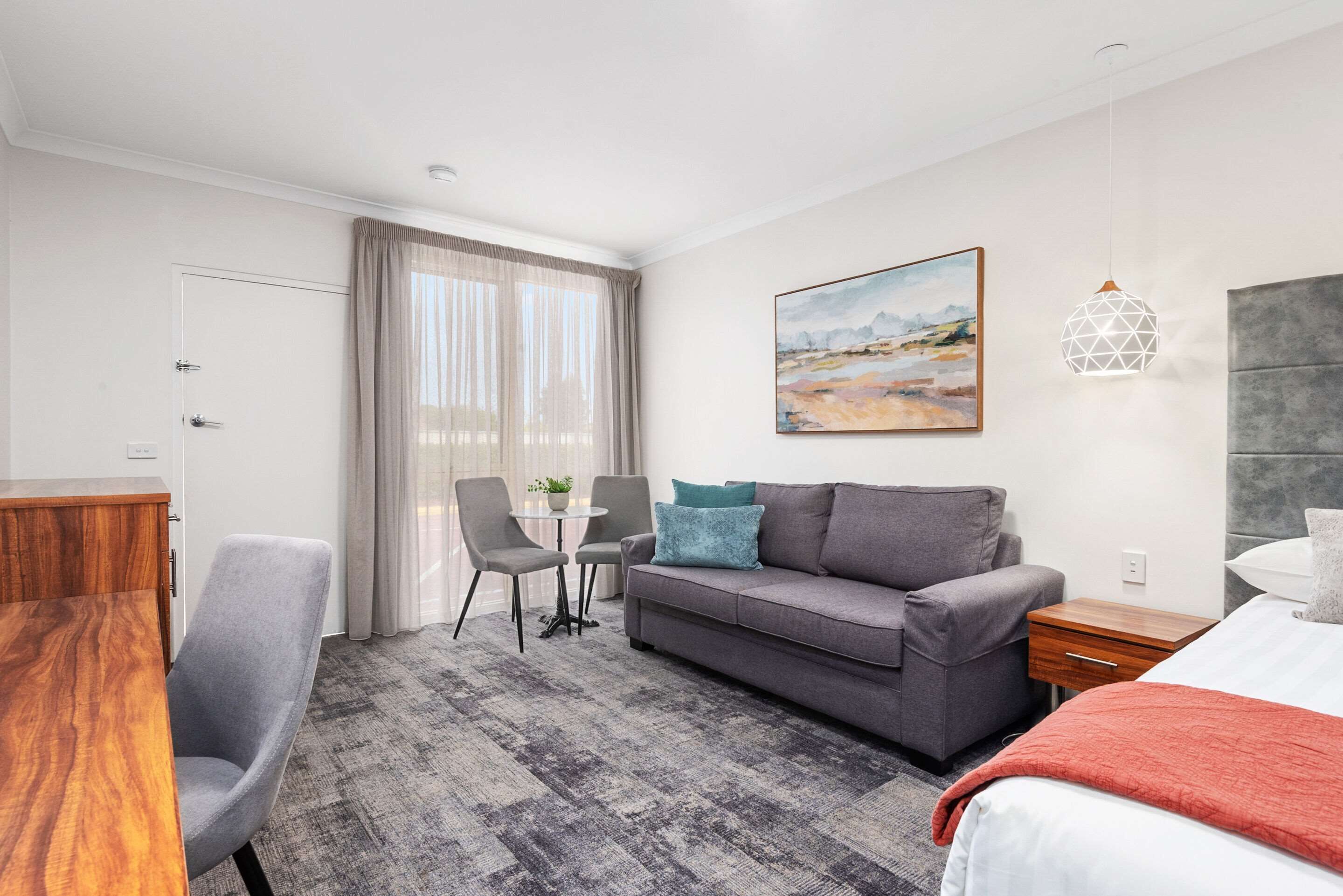 Minibar, soundproofing, iron/ironing board, free WiFi