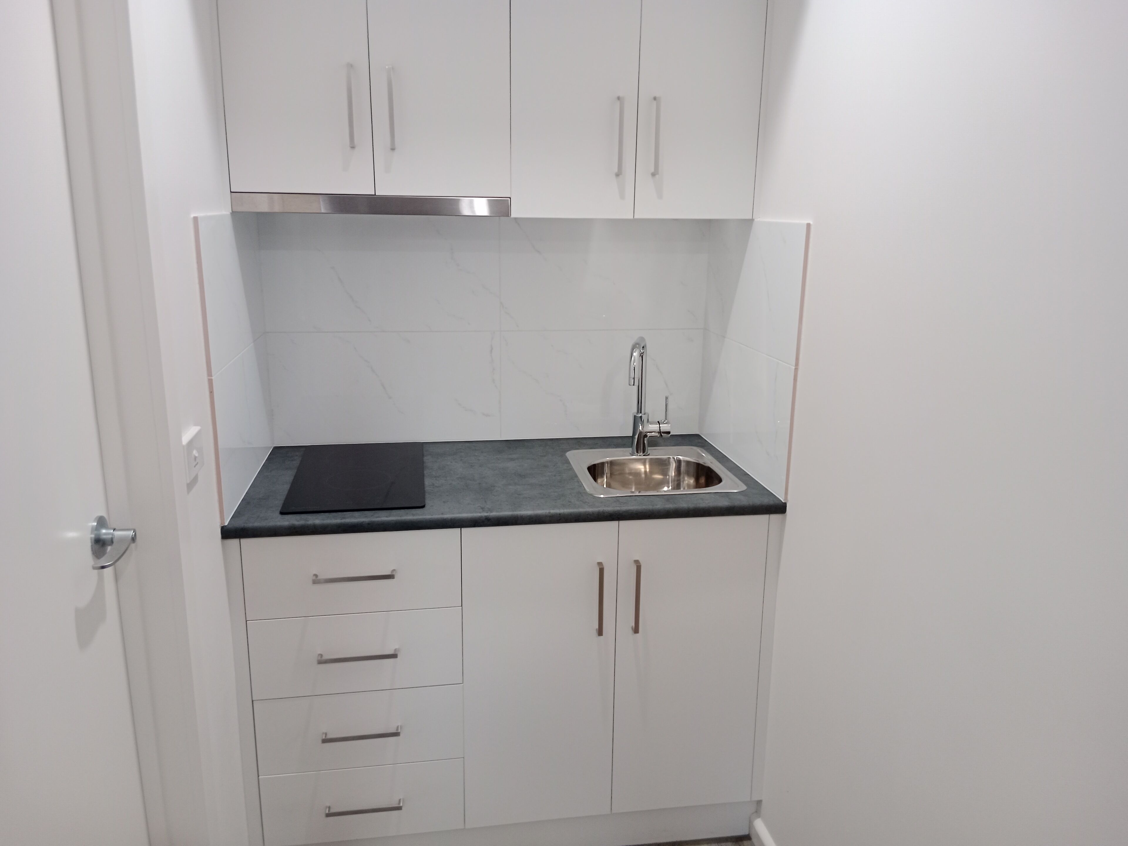 king studio | private kitchen | mini-fridge, microwave, coffee/tea maker, electric kettle