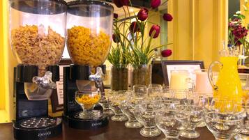 Daily continental breakfast (ARS 700 per person)