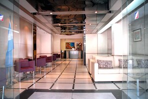 Lobby sitting area - Hotel Francia (Tucuman)