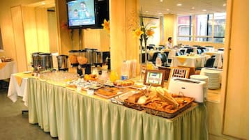 Kontinental frukost varje dag (ARS 700 per person)