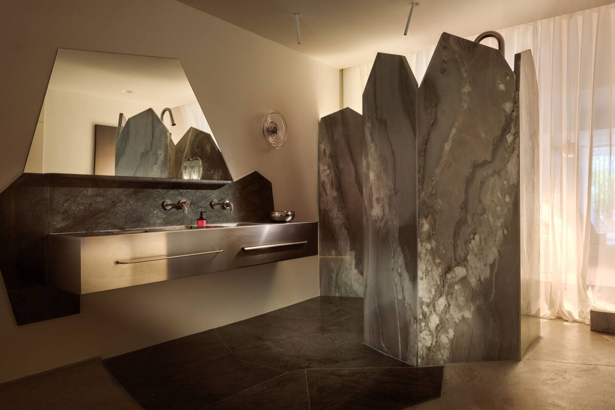 studio suite, garden area | 1 bedroom, minibar, in-room safe, desk