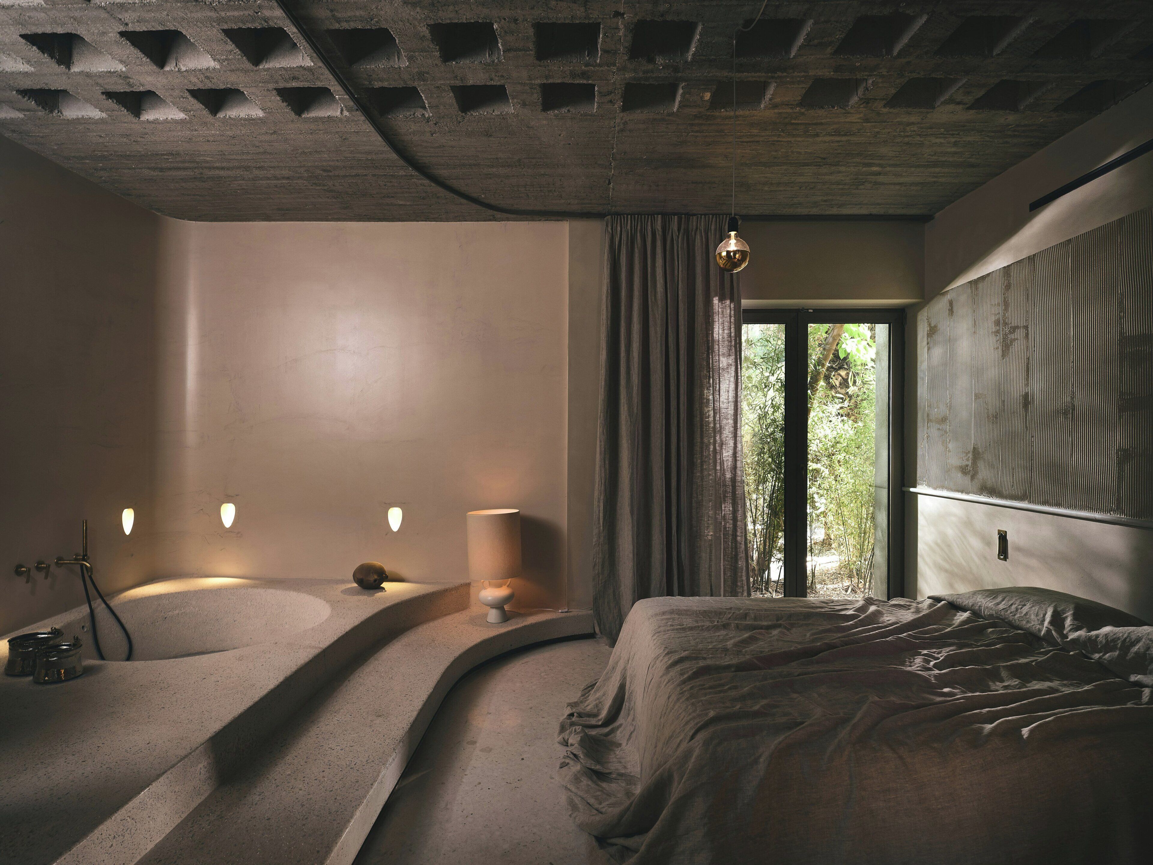 Minibar, két bảo mật tại phòng, bàn 