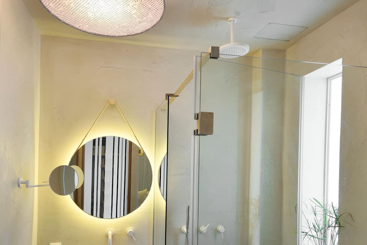 junior suite | bathroom | shower, free toiletries, hair dryer, bathrobes