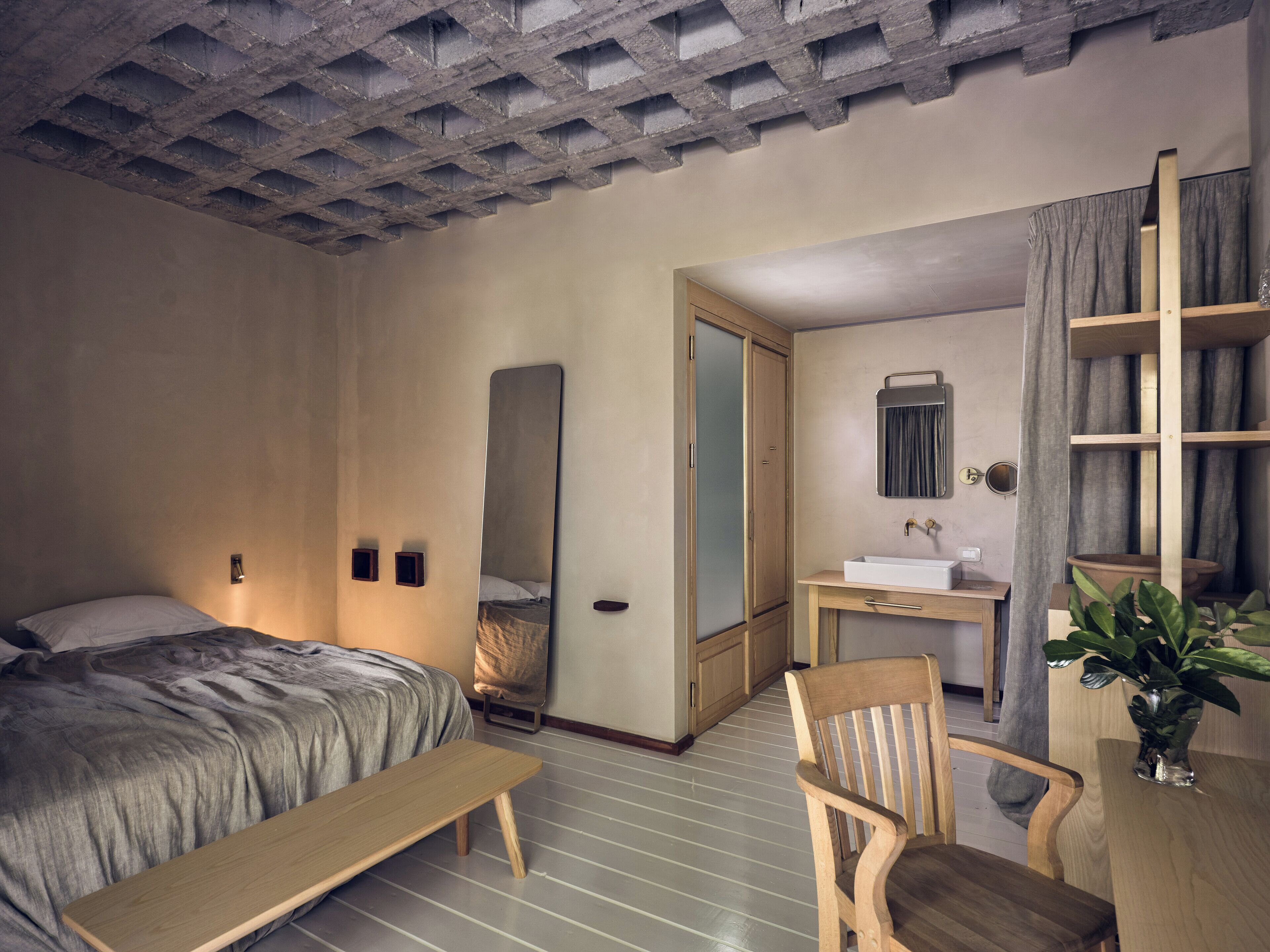 Minibar, caja fuerte, escritorio y wifi gratis