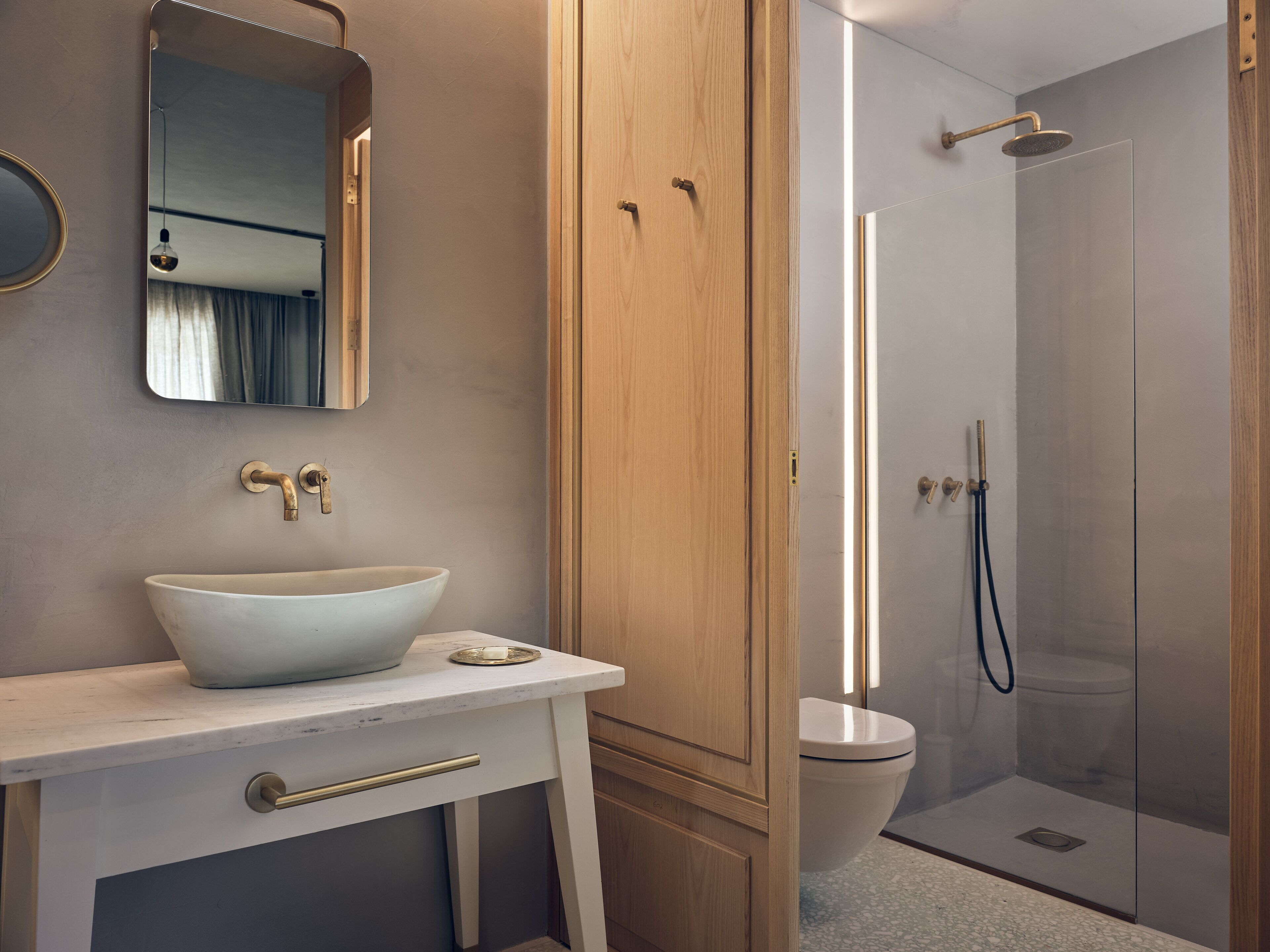 pine suite, private pool | bathroom | shower, free toiletries, hair dryer, bathrobes