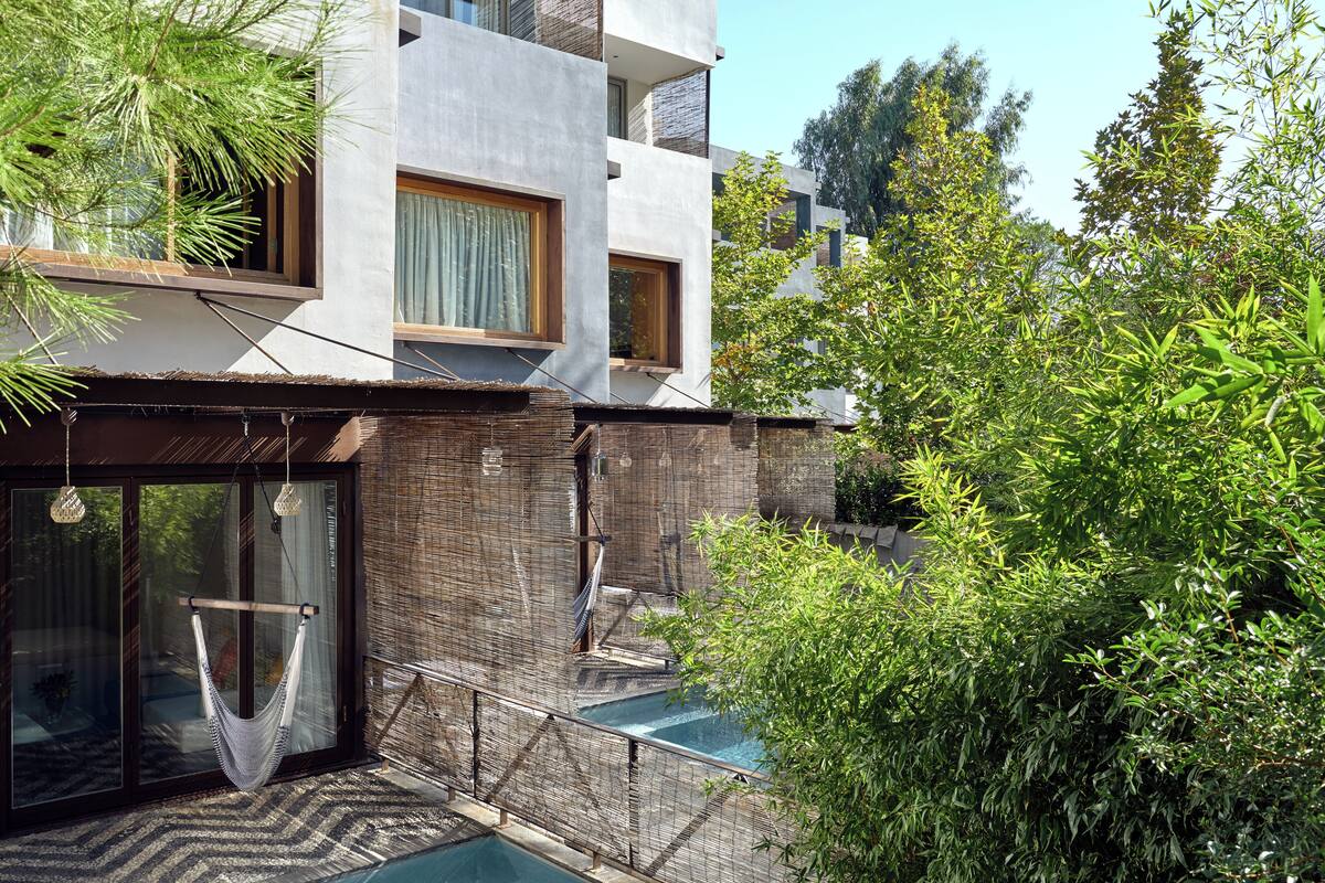 One Bedroom Pool Suite | Minibar, in-room safe, desk, WiFi (free)